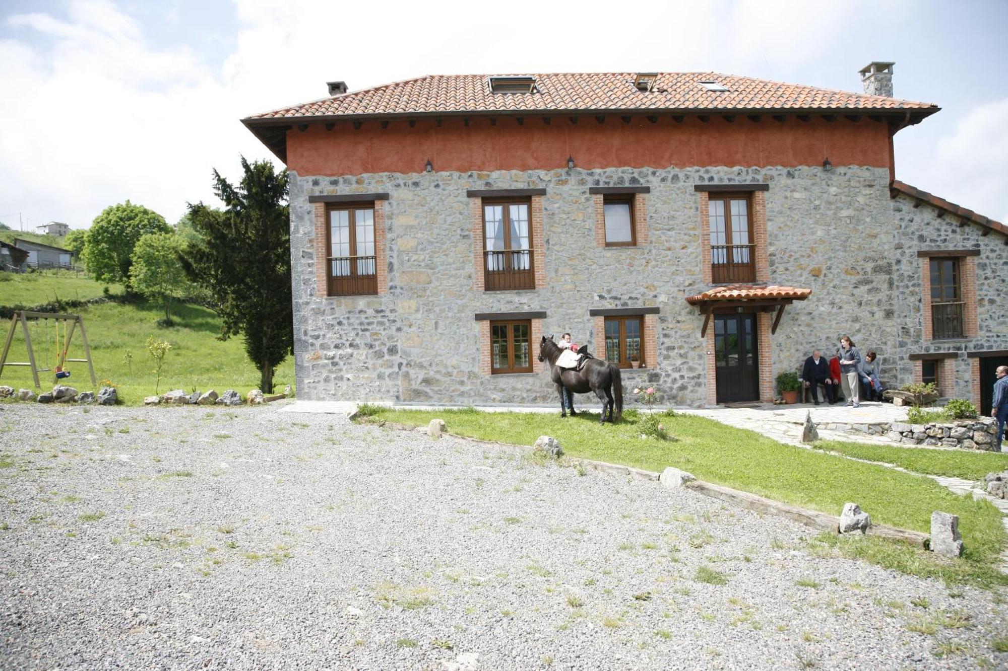 Penzion El Conventu Del Asturcon Lago  Exteriér fotografie